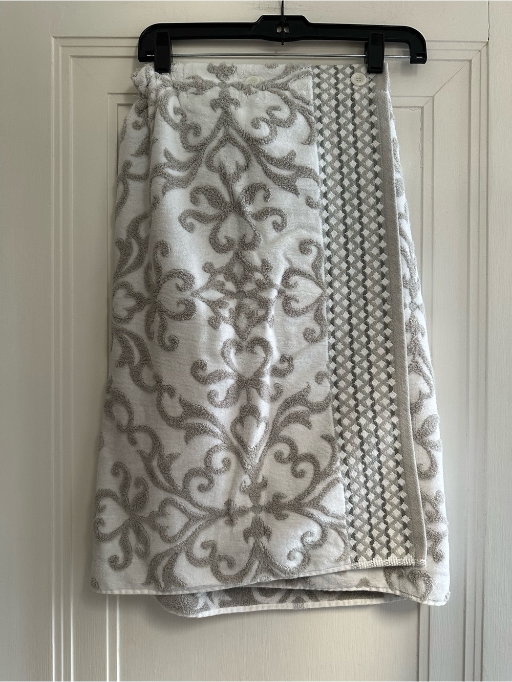 Super Plush Women’s Bath Wrap - Gray and White
